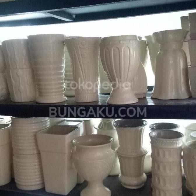 vas keramik putih / vas bunga