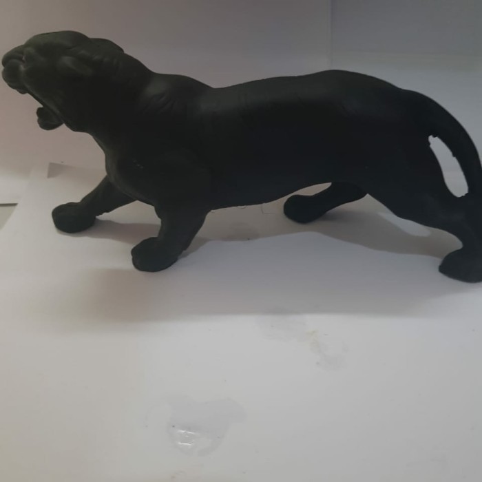 Patung Macan Hitam