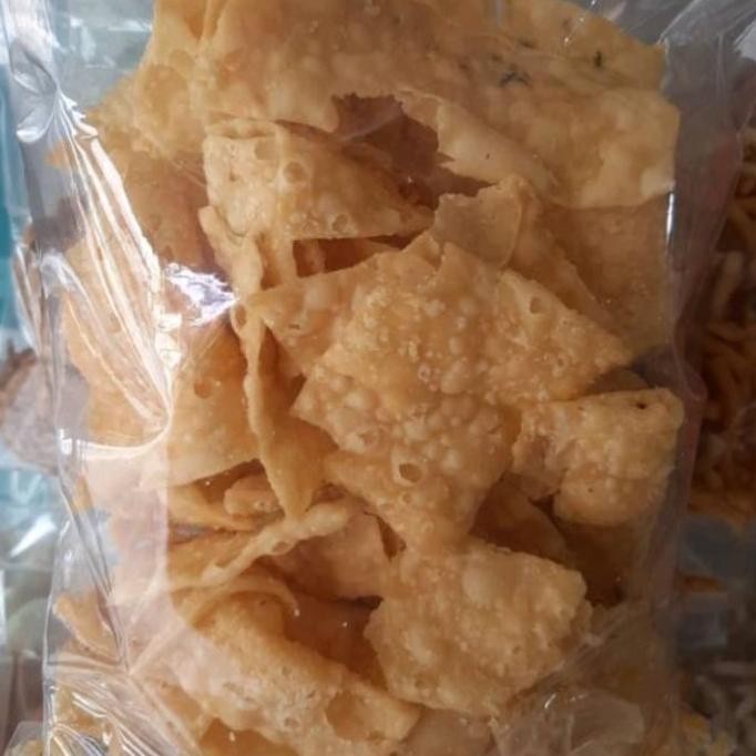 

KERIPIK BAWANG/KERIPIK PANGSIT RASA GURIH ASIN BERAT 250 GRAM