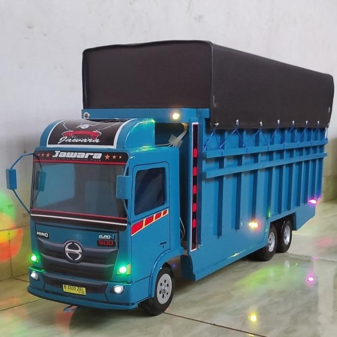 Miniatur Mobilan Truk Oleng Kayu Truck Hino Tronton Maianan P70Cm