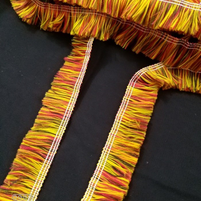 

renda rumbai#gradasi warna#2cm#harga per gulung(27,5m)