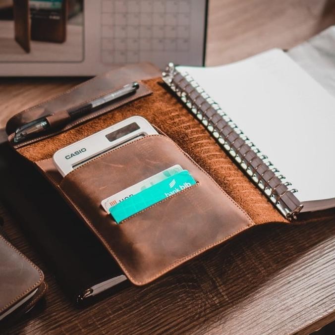 

Buku Agenda Binder A5 Cover Kulit - Paul Model V3 Tan Free Grafir