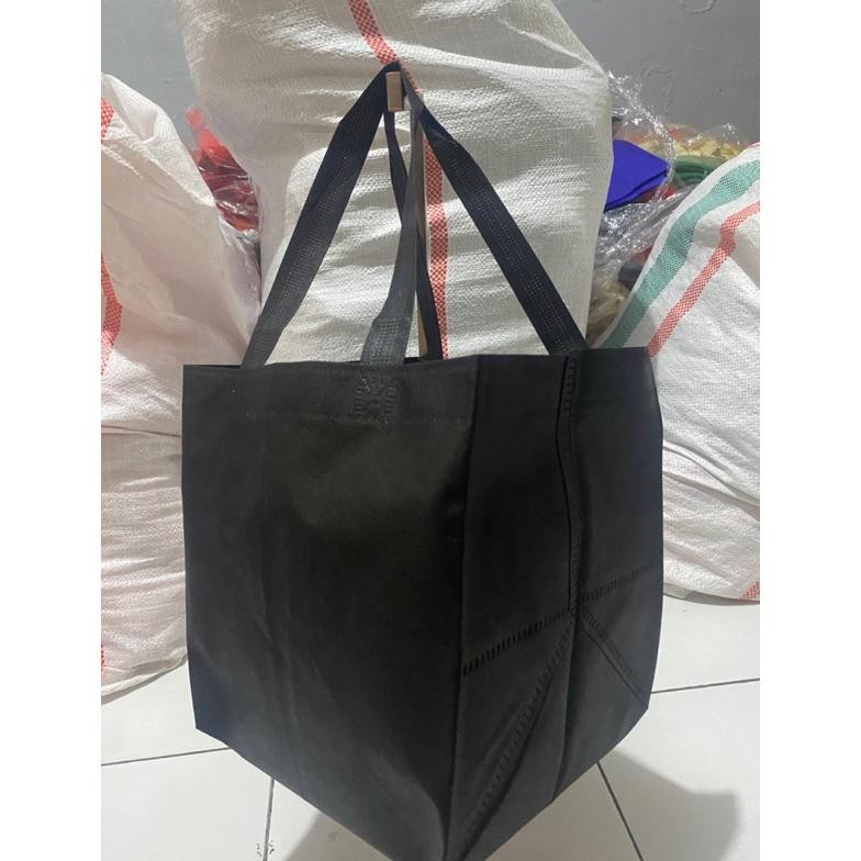 

PROMO (1 PACK = 60 PCS) GOODIE BAG TAS HAJATAN 22x22 CM TINGGI 25 CM / TAS NASI BOX / TAS HAJATAN KOTAK NASI / TAS WALIMATUL / TAS SPUNBOND TERLARIS / TAS SUNBOND SOUVENIR TERMURAH / TAS SEMINAR / TAS RAMAH LINGKUNGAN in-13