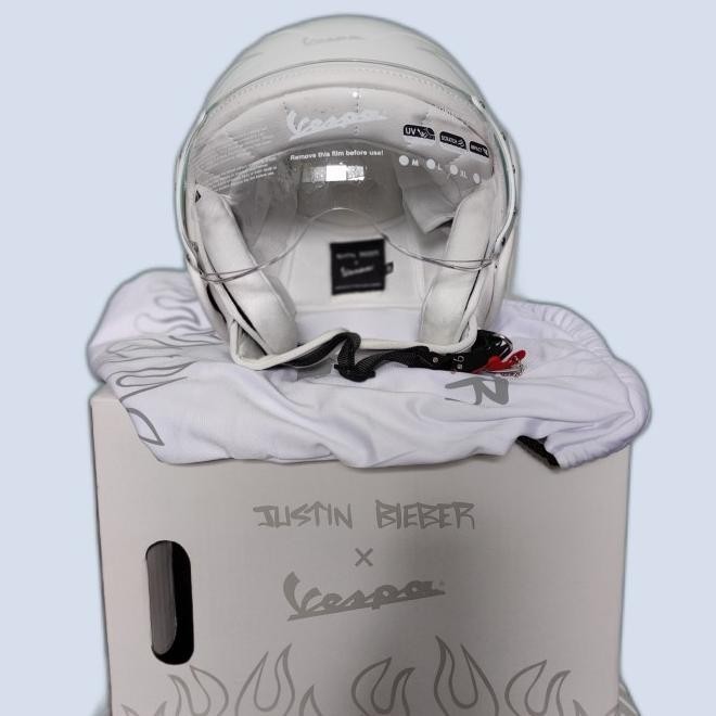 Helm Piaggio Vespa Justin Bieber Original