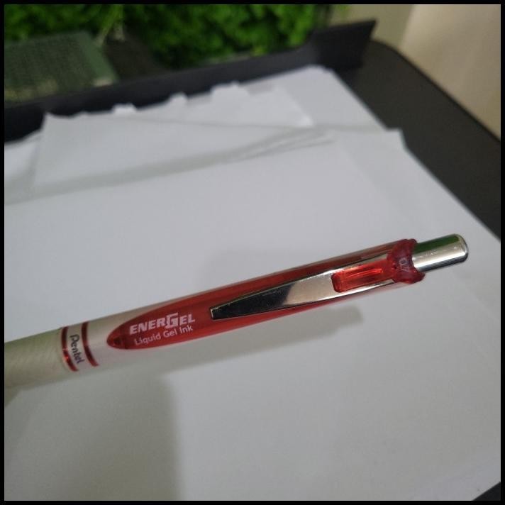 

GRATIS ONGKIR PEN PENTEL ENERGEL LIQUID GEL INK 0.7 !!!!