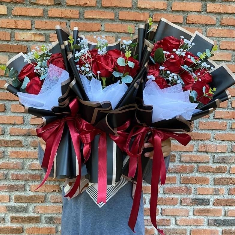 Buket Bunga Wisuda Lamaran Mawar Baby Breath Korean Premium Rustic