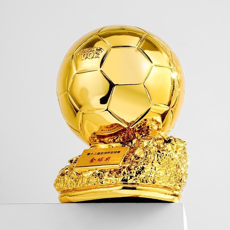 CR - 2022 Qatar Ballon d'or Trophy Ornament Memorabilia Souvenir Football Soccer Gift TERLARIS