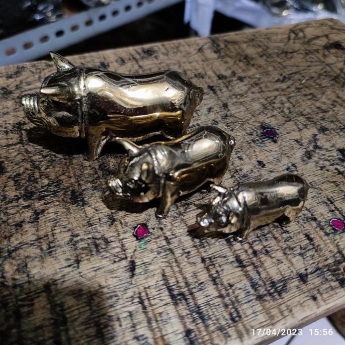 HARGA DISC - patung babi emas bahan logam kuningan