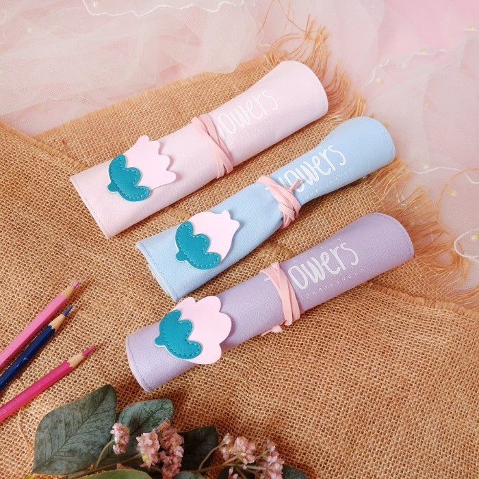 

LOVELY FLOWER ROLL UP PENCIL CASE / TEMPAT ALAT TULIS / TEMPAT PENSIL