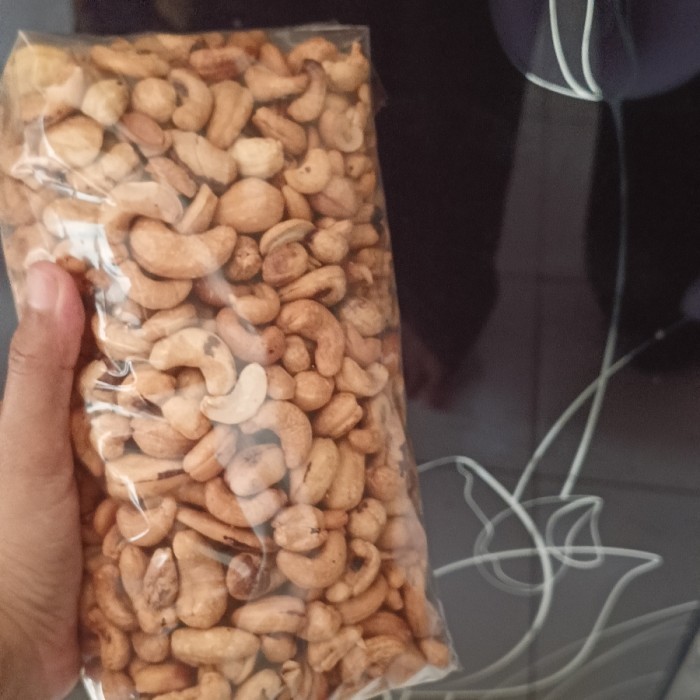 

kacang mete utuh matang 1 kg goreng