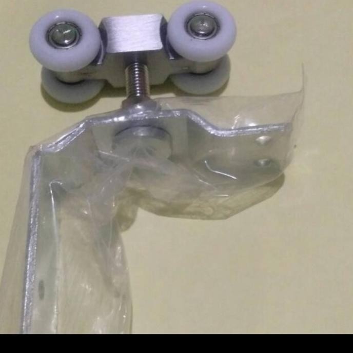 Roda atas pintu Lipat