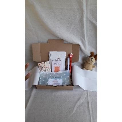 

er-79 HAMPERS/GIFT BOX SET PERALATAN SEKOLAH notebook bolpoin tempat pensil Sale