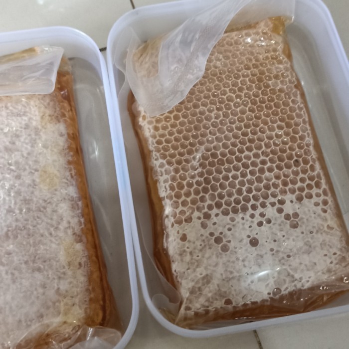

Ready Madu murni masih ada sarangnya ukuran 500 gram