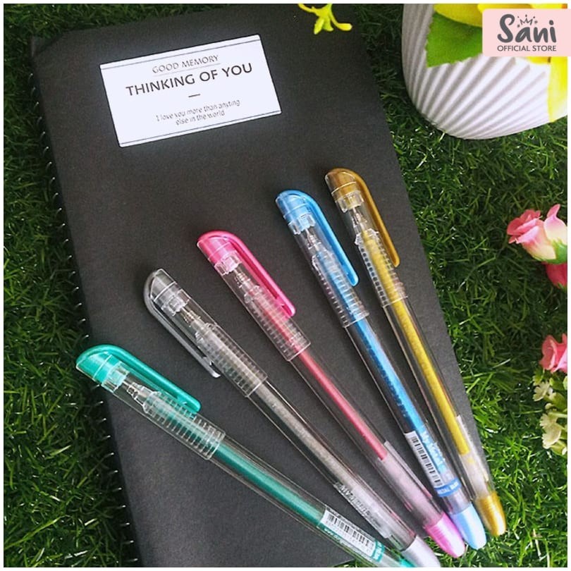 

Sani | SET MURAH: 1 BUKU Hitam Jilid Spiral + 5 PEN Dong-A Gel Metallic (ATK)