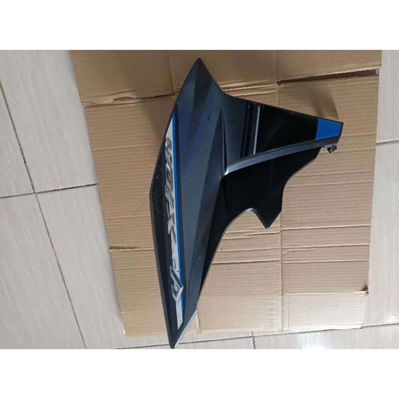 kupingan/sayap tangki kanan vixion NVA