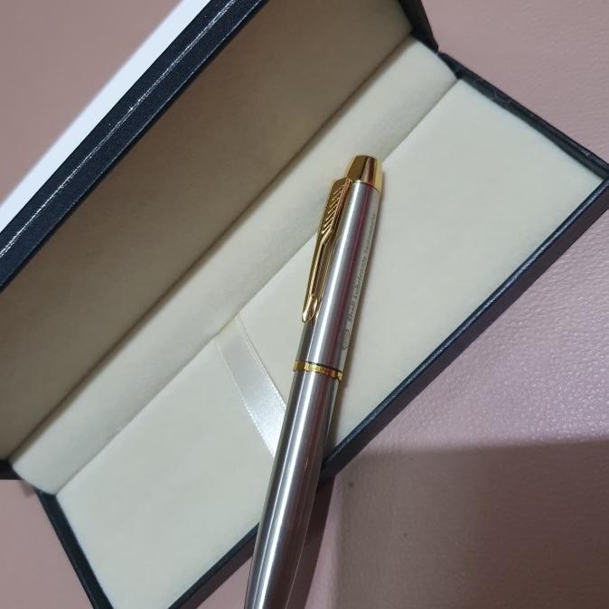 

Pulpen Parker Sonnet TW Stainless Steel Klip Emas Free Grafir Nama