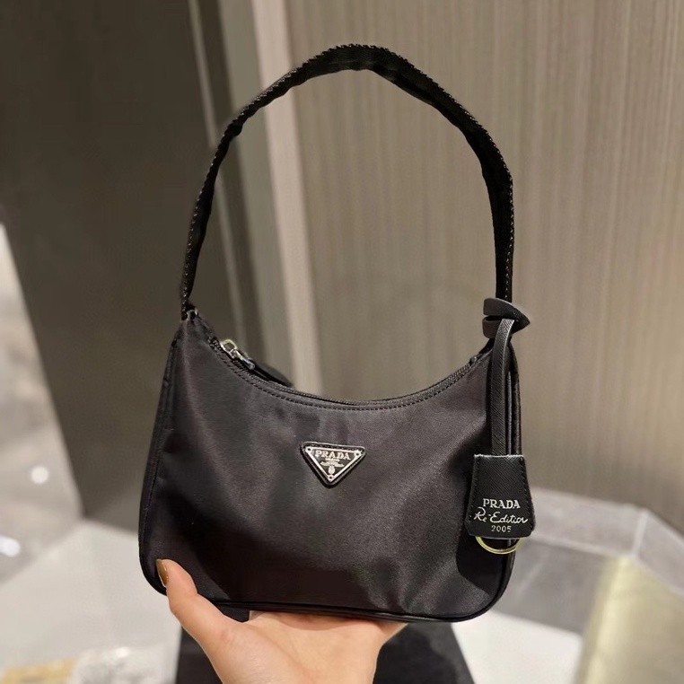 

Tas Wanita Baru Edisi Ulang 2005 Tas Ketiak Hobo Nilon Daur Ulang dengan Kotak Hadiah PA777777