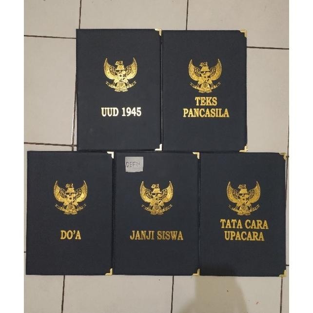 

Promo Grosir//5 Map Upacara Bahan Kulit Sintetis Warna Hitam Dan 10 Selempang Upacara 150Cm X 10 Cm Murah