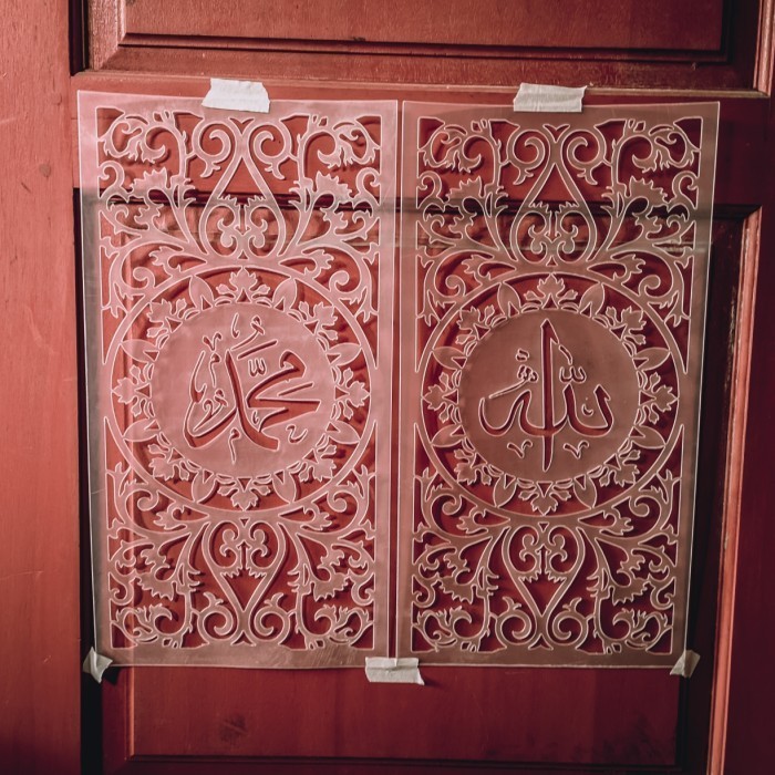 

Terbaru Stencil Set Kaligrafi 2 Pcs Ukuran 50X27 Bahan Tebal Promo Terlaris