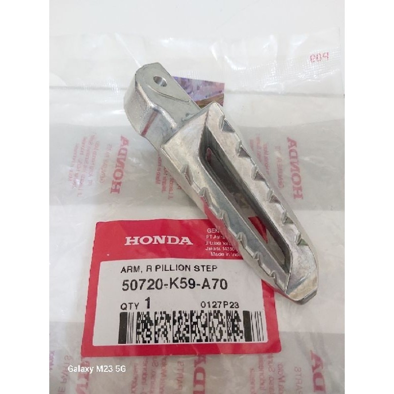FOOTSTEP PIJAKAN KANAN BELAKANG NEW VARIO 150 LED VARIO 125 LED . ASLI ORIGINAL AHM.
