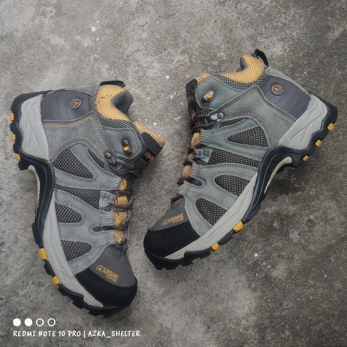 SEPATU GUNUNG LEISURE TIME