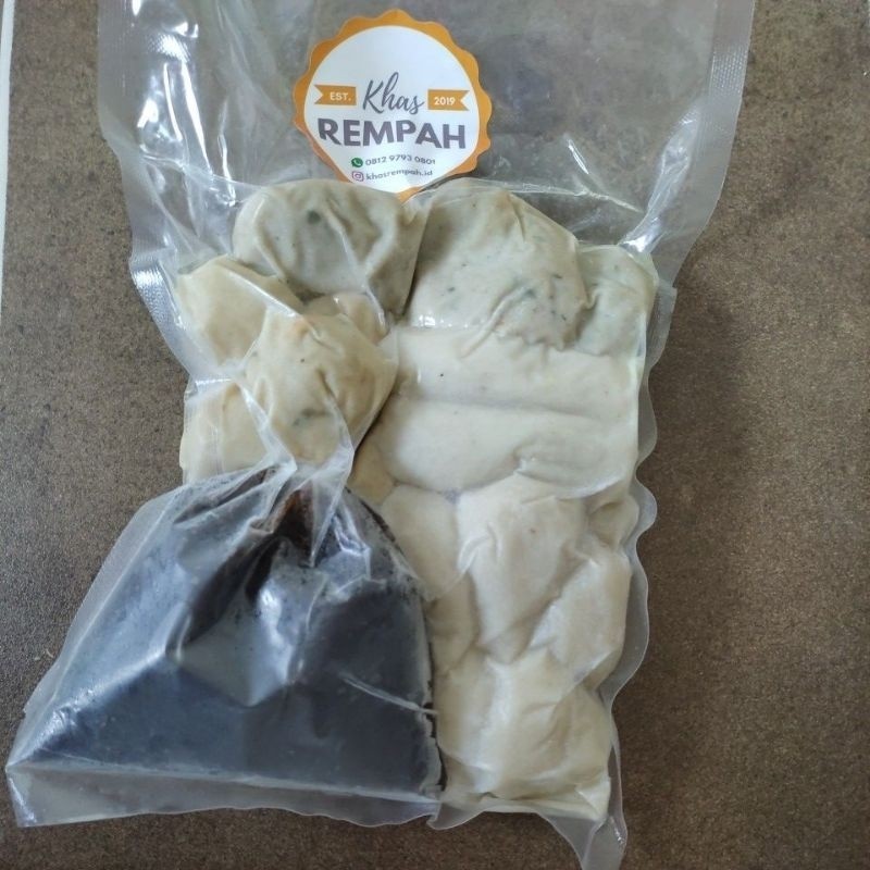 

PEMPEK PALEMBANG ASLI FRESH ISI 15 PCS (KEMASAN VAKUM KUAH CUKO DI PLASTIK) ASLI PALEMBANG