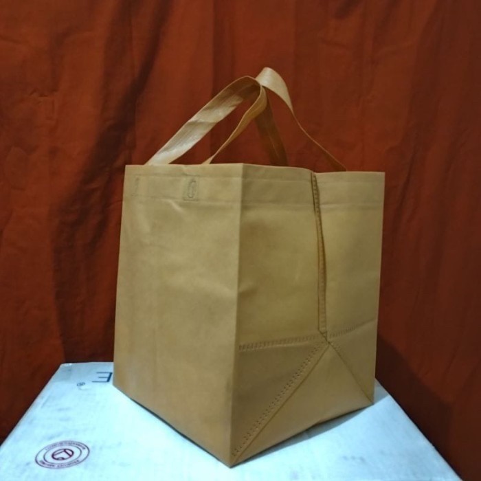 

HARGA DISKON Tas Goodiebag Hajatan box nasi ukuran 20x20 Premium