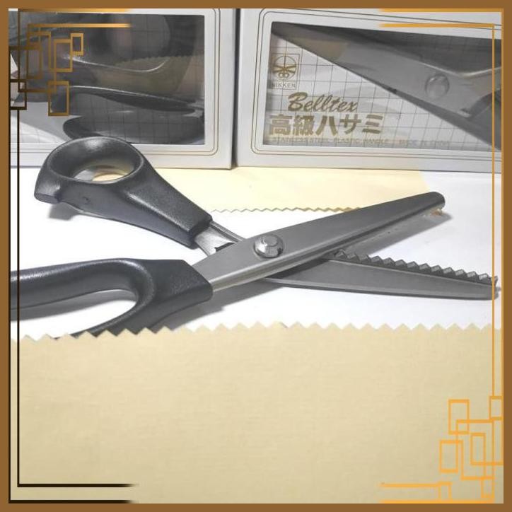 

[MJJ] GUNTING KAIN ZIGZAG 9"-230MM STAINLESS STEEL PLASTIC HANDLE