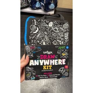 

Azalia Smiggle Draw Anywhere Kit Black - Alat Gambar Atau Lukis Smiggle