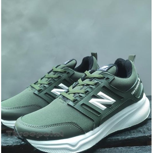  Sepatu Sneaker Running Hijau Army Pria Wanita