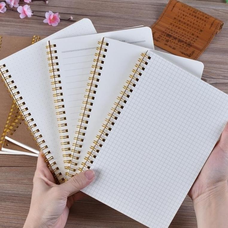 

JY NOTE BOOK A5 VINTAGE AESTHETIC / SKETCHBOOK / TRANSPARANT / NOTEBOOK COVER HITAM/ COVER KRAFT( 50 LEMBAR/100HALAMAN )