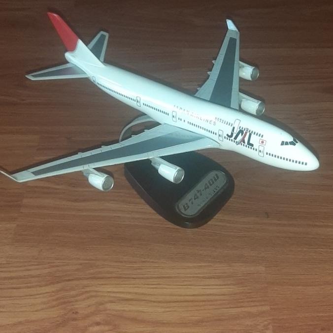 Miniatur Pesawat Boeing Japan airlines 747-400 scala 1:200 (34cm)
