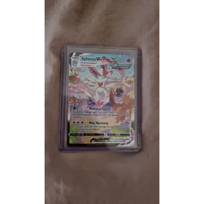 Sylveon Vmax - 212/203 - Alternate Art Secret Rare Sword & Shield: Evo