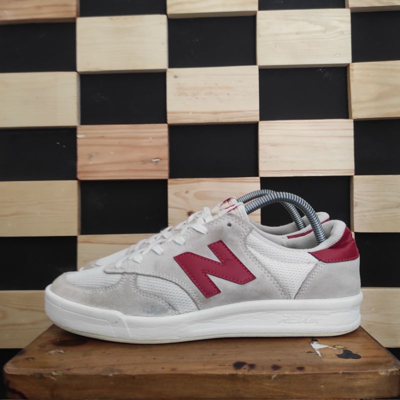 sepatu Nb CRT 300 N merah