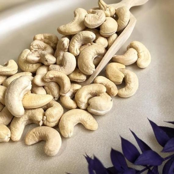 

] Kacang Mede Cashew - Kaju 100 gram