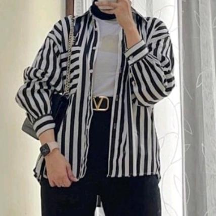 kemeja salur stripe garis garis hitam putih baju wanita motif casual