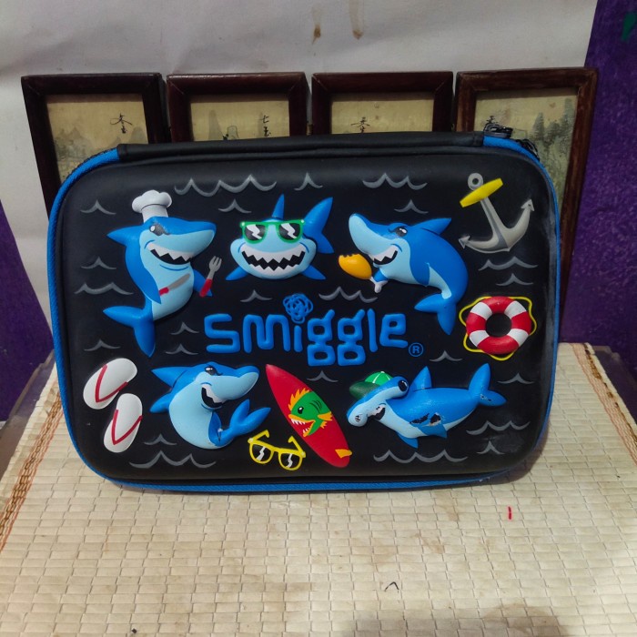 

Terlaris Smiggle Pensil Case Black Shark