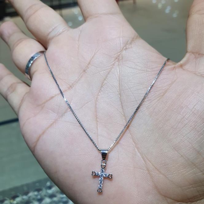 Kalung Salib Putih Emas Simple