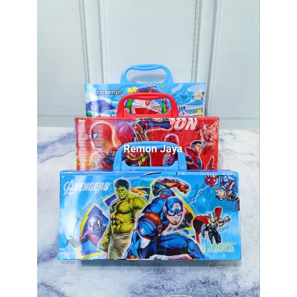 

gk Kotak Pensil 3D / Tempat Pensil 3 Tingkat / Tempat Pensil Kode dan Koper Motif Cowok