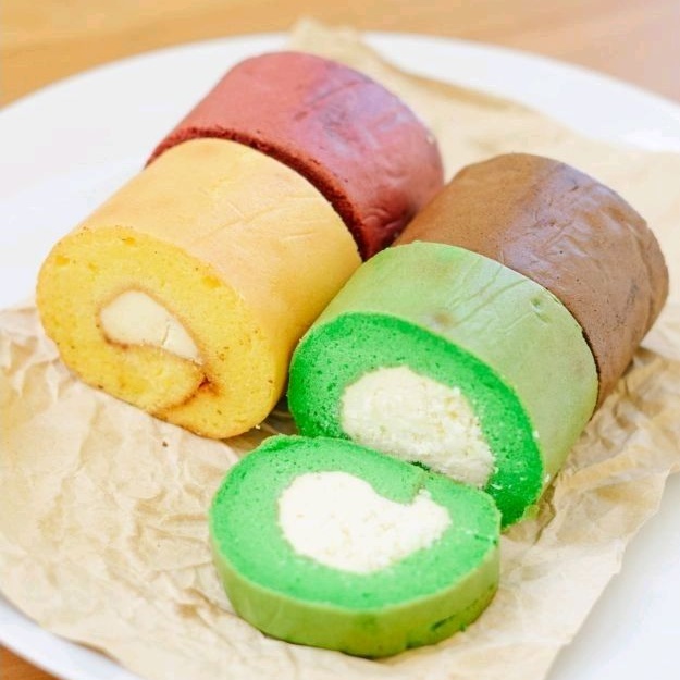 

Bolu Gulung Keto Rainbow Rollcake Rainbow 4 Varian Rasa Mocca Strawberry Pandan dan Vanila 400gram