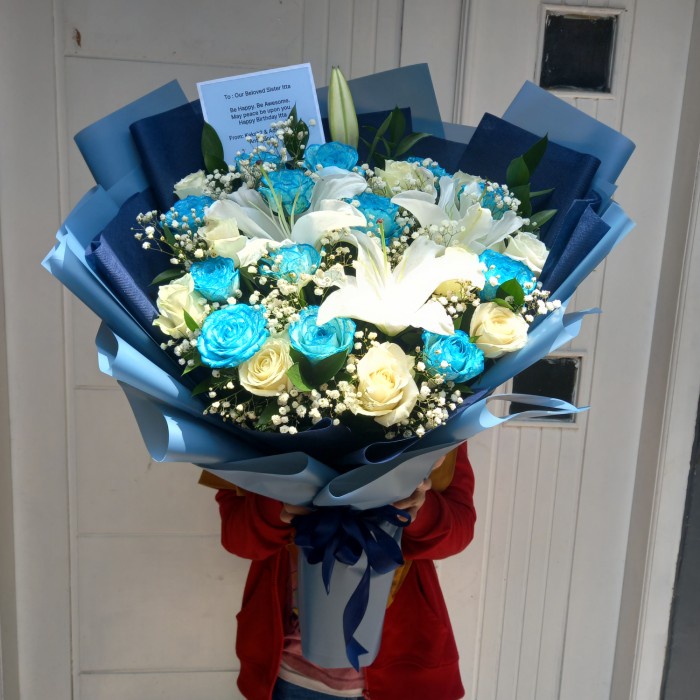 ✅Ready Hand Bouquet Mawar Biru Lili Putih Mawar Putih Bebibret Terbatas