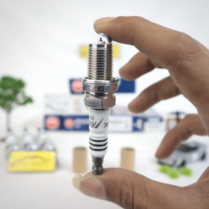 BUSI MOBIL NGK IRIDIUM BKR5EIX SPARK PLUG LANCER MIRAGE CEFIRO CARAVAN BEST DEAL