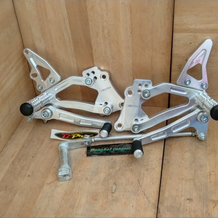 underbone UB footstep depan disc ninja R ss rr new rr old zx150 bpro