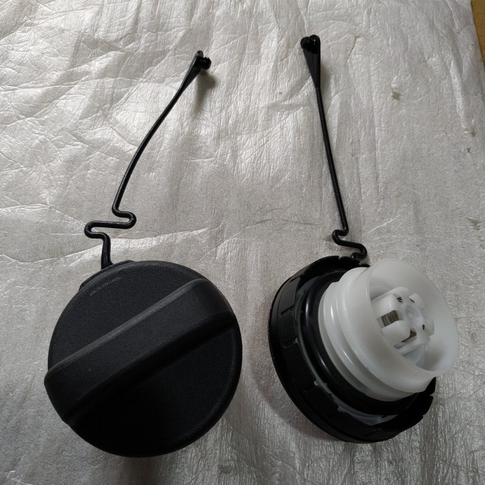 ✨New Ori Tutup Tangki Bensin Solar Toyota Innova Fortuner Hilux Original Bisa Sameday