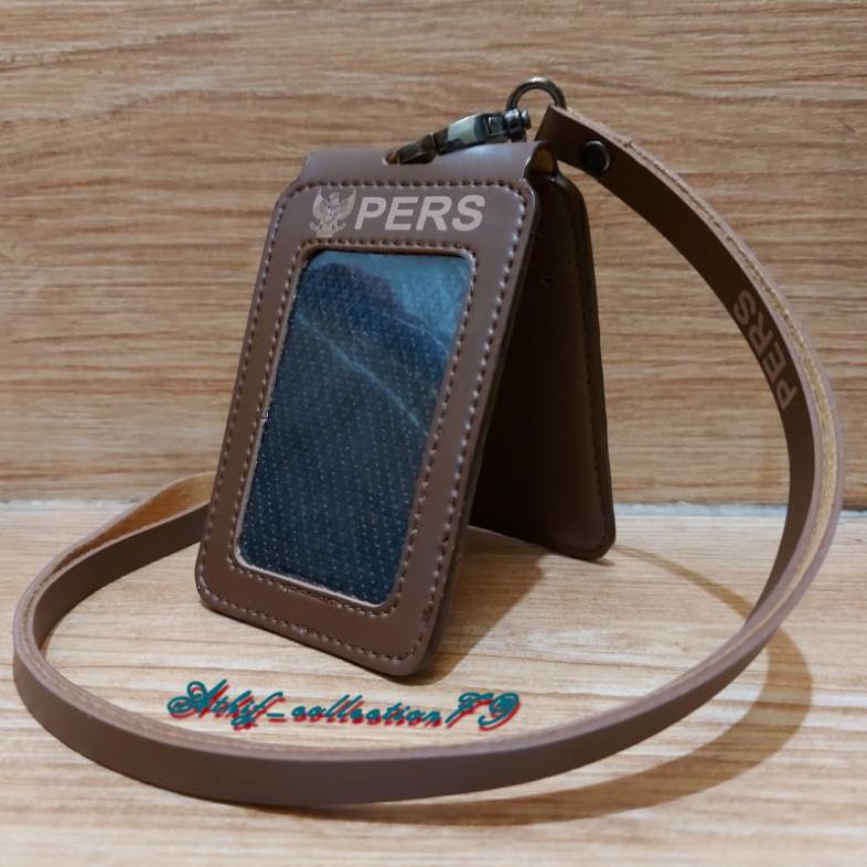 

Tempat Id Card Kulit PERS Lipat Holder ID Card PERS Kulit Lipat