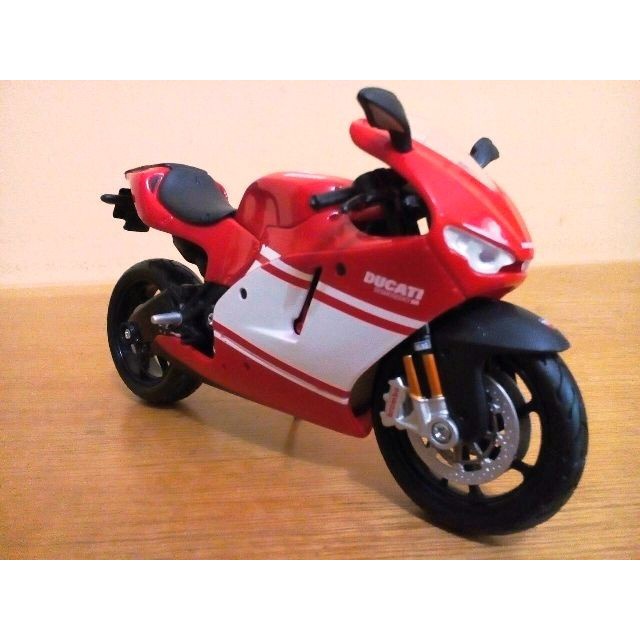 MUST HAVE MINIATUR DUCATI DESMOSEDICI RR DIECAST MOTOR MAISTO SKALA 1:12 TERBARU