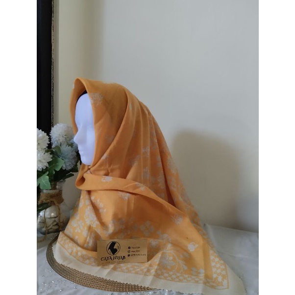 Kerudung Voal Kuning Kunyit