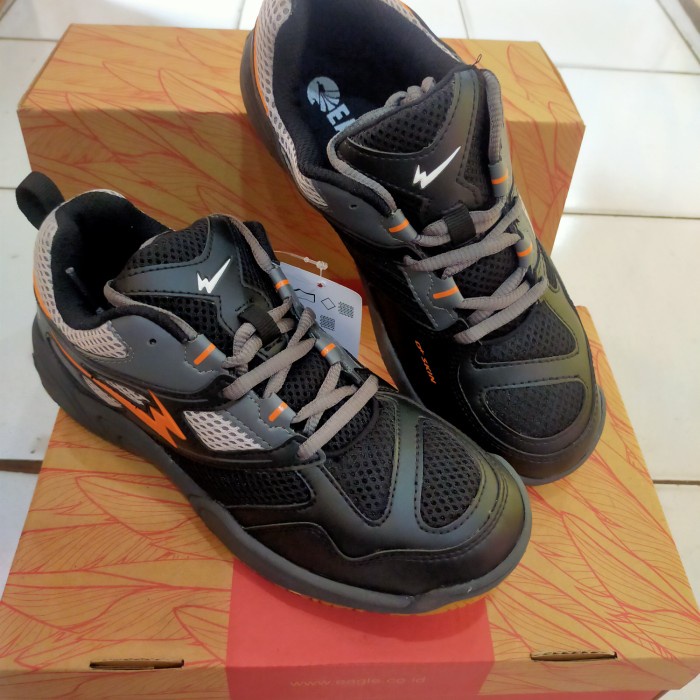 [New Ori] Sepatu Pria Badminton Merk Eagle Orbits Hitam Abu Original Berkualitas