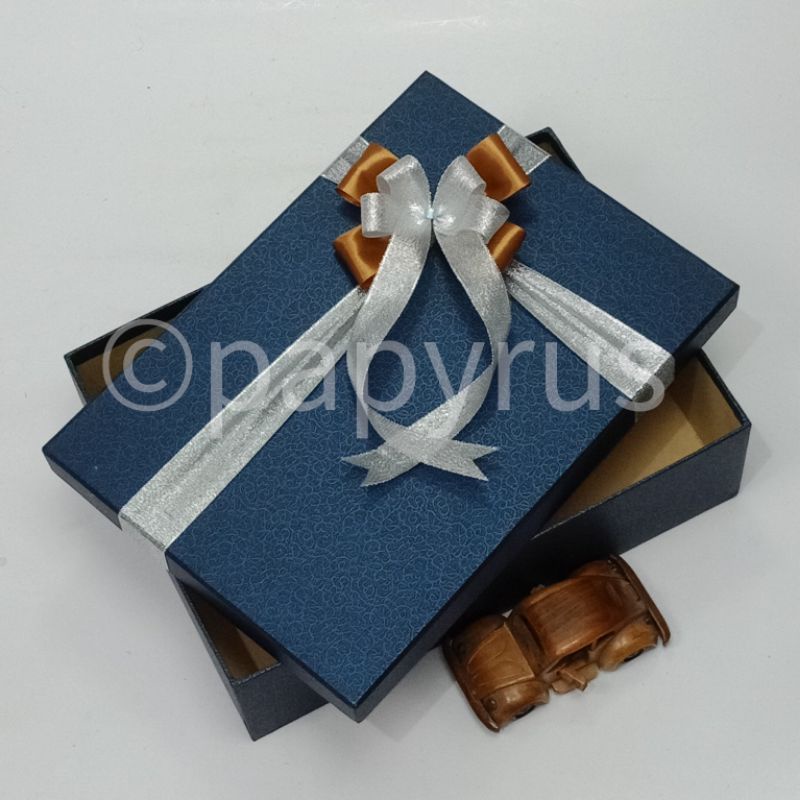 

Papyrus 25X35 Tinggi 10Cm Kotak Kado Gift Box Hadiah Kota Kado