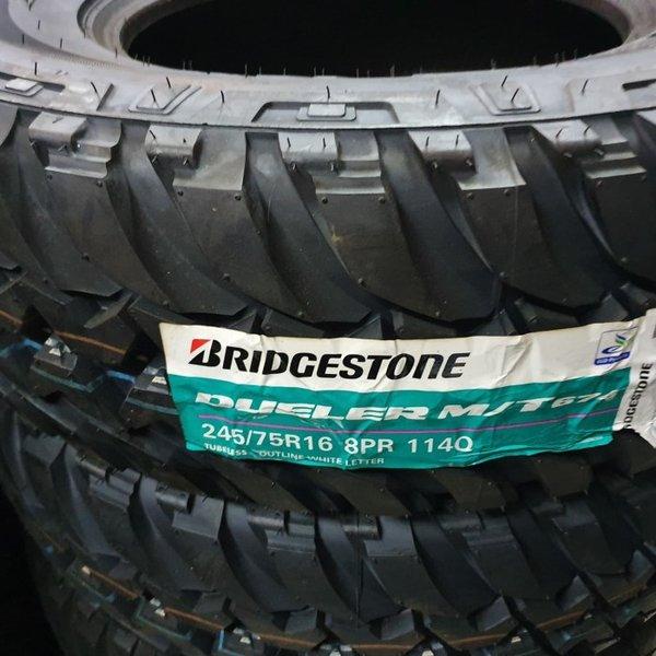 ban mobil bridgestone 245 75 16 kembang MT DUELER 674